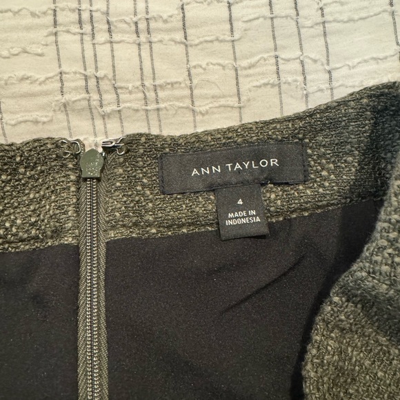 Ann Taylor green skirt - Picture 3 of 4